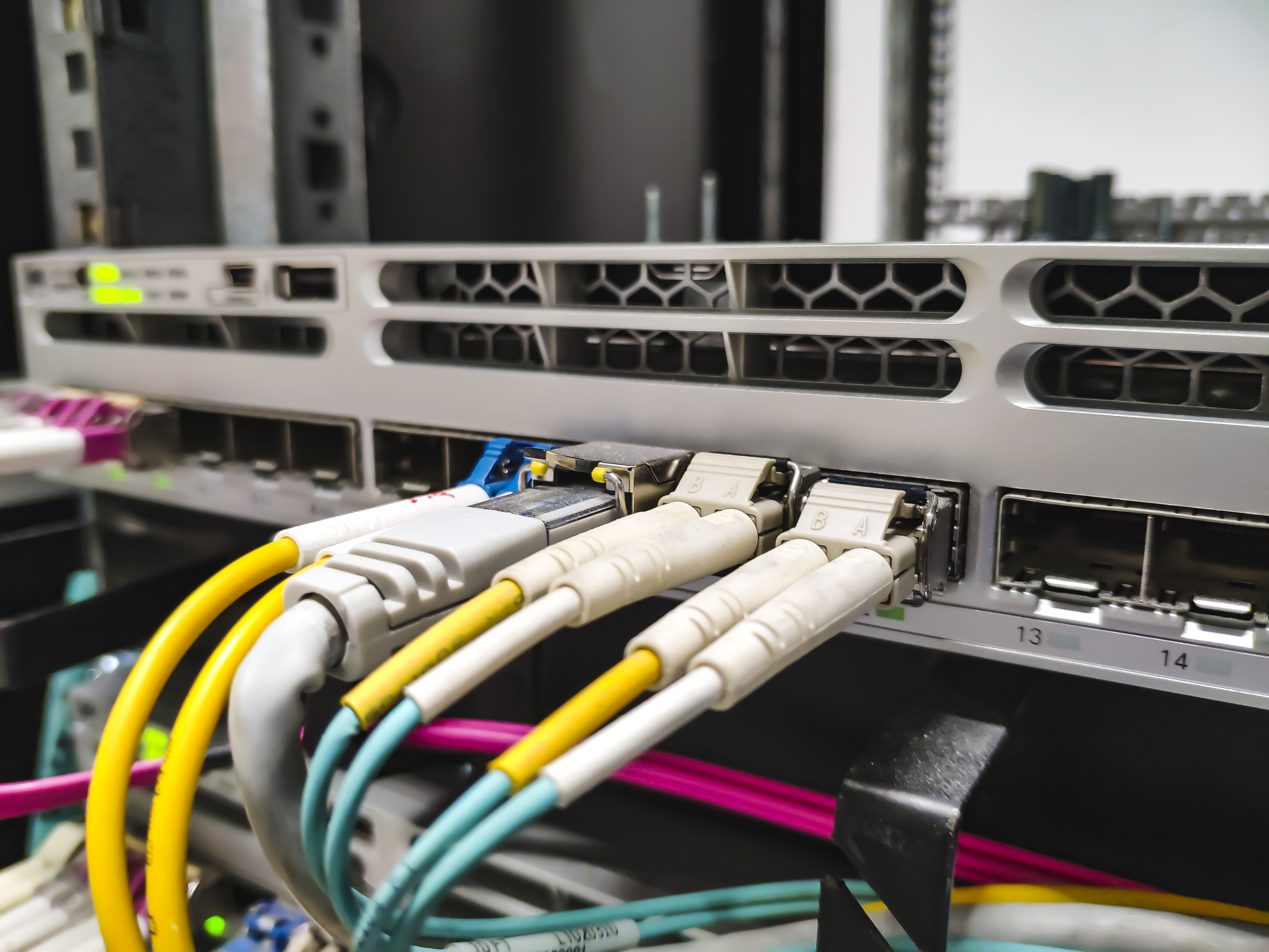 vecteezy_fiber-cabling-in-switch_3057721
